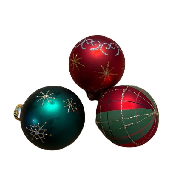 Festive Red and Green Holiday Ornaments Set Ball Christmas Glitter Tartan Snow - Picture 1 of 5